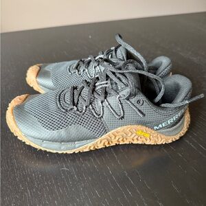 Merrell women’s Black Trail Glove Running Shoes with Gum Sole NEW size 6
